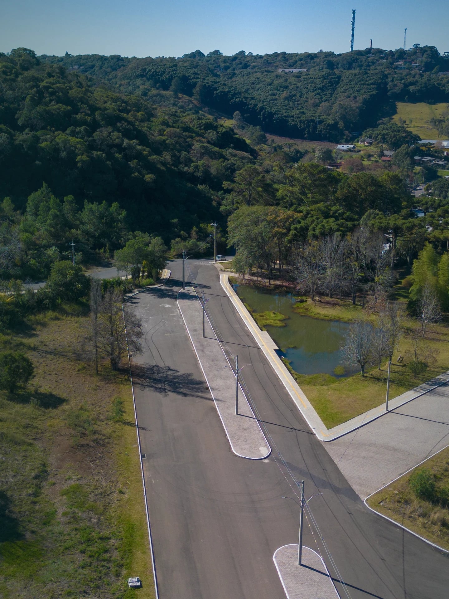 Vista aérea do Parque Corporativo Gramado — empreendimento corporativo em Gramado RS, vegetação e infraestrutura